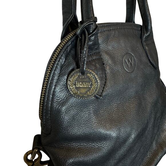 Wanderers Travel Co Banff Crossbody Bag Black Pebbled Leather - Picture 3 of 13